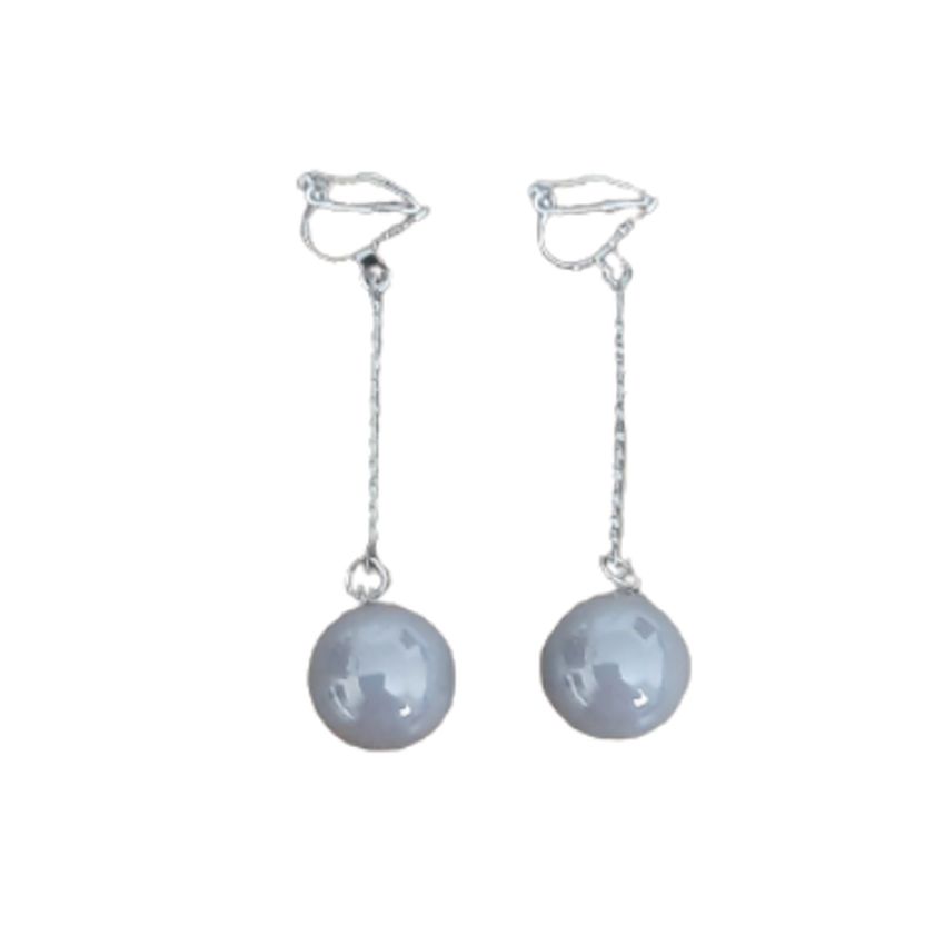 Grey pearl clip on earrings outlet