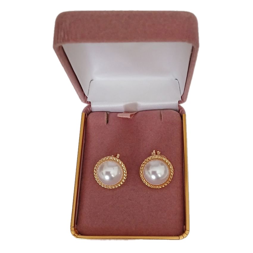 Pretty Edge Round Pearl Clip On Earrings(2)