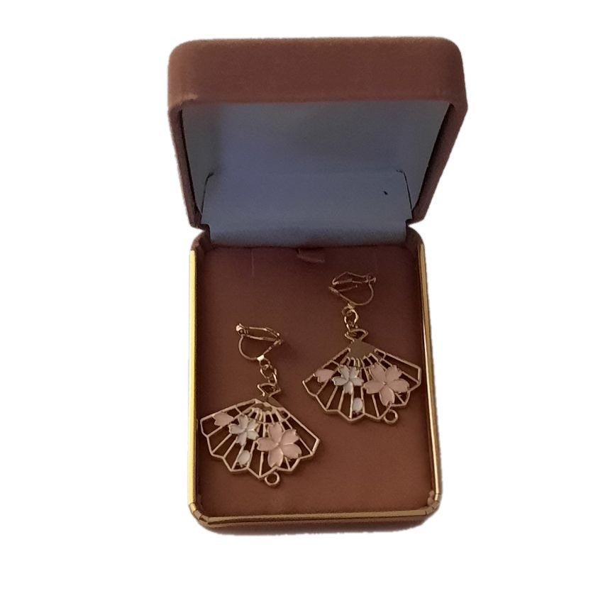 Fan Shape Gold Clip On Earrings(2)