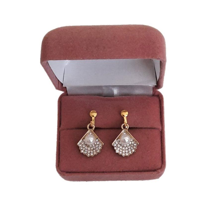 Pearl Clam Shell Clip On Earrings