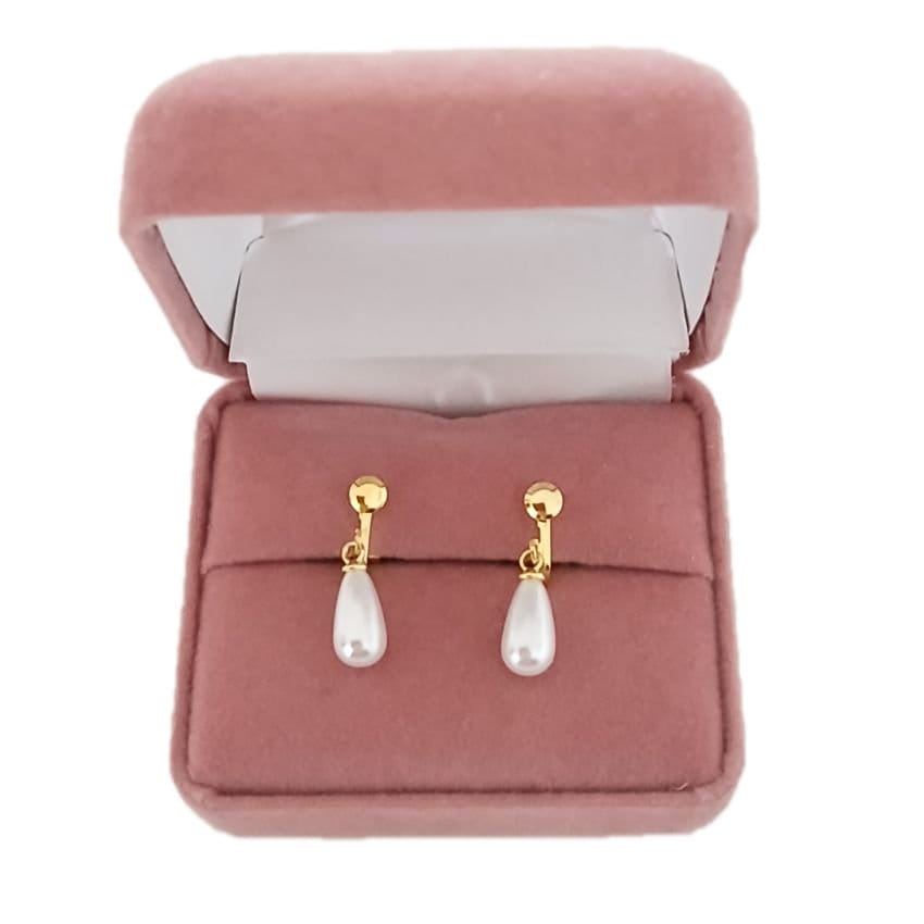 Gils Gold Teardrop Pearl Clip On Earrings(2)