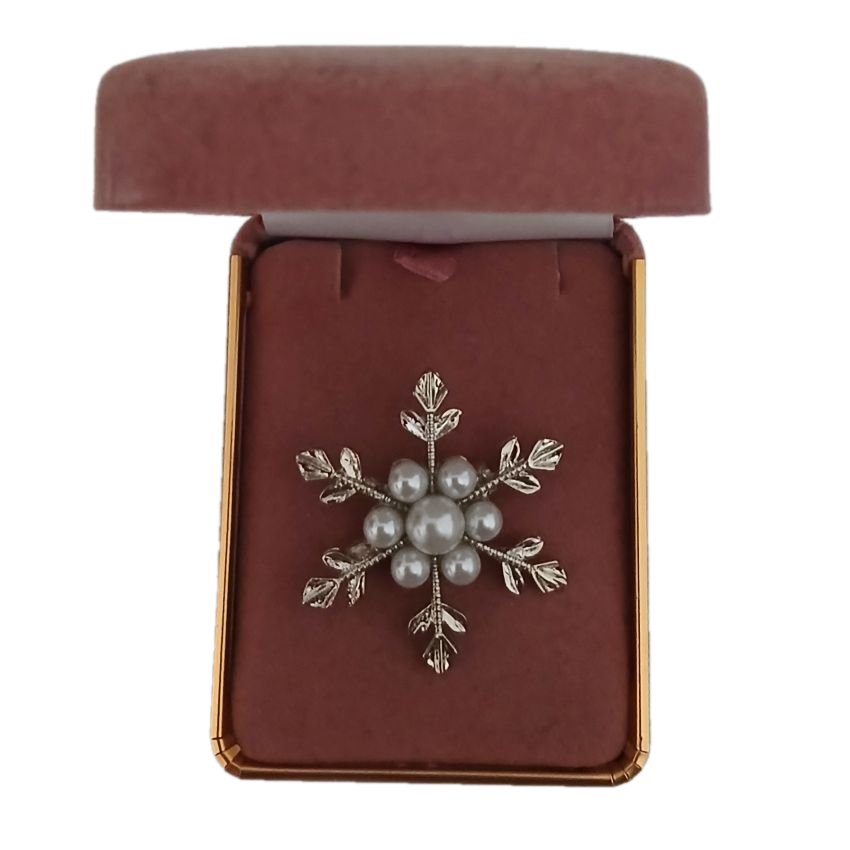 Pearl Christmas Snowflake Brooch()