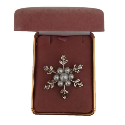 Pearl Christmas Snowflake Brooch()