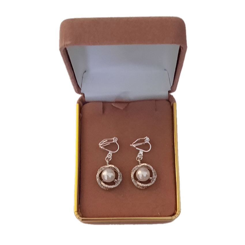 Slight Drop Pearl Clip On Earrings(2)