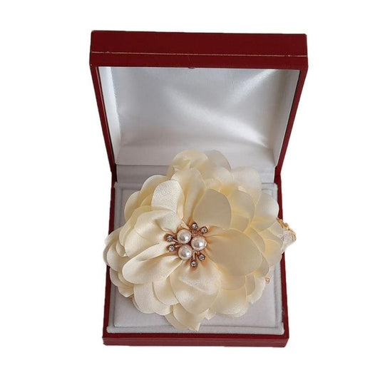 Cream Pearl Centre Flower Wrist Corsage