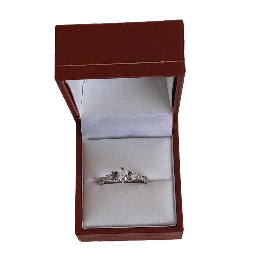 Delicate Pretty Setting 3 Stone Silver Ring For women