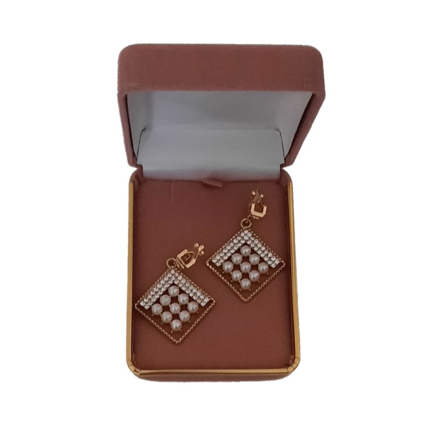 Diamond Shape Pearl Clip On Earrings(2)