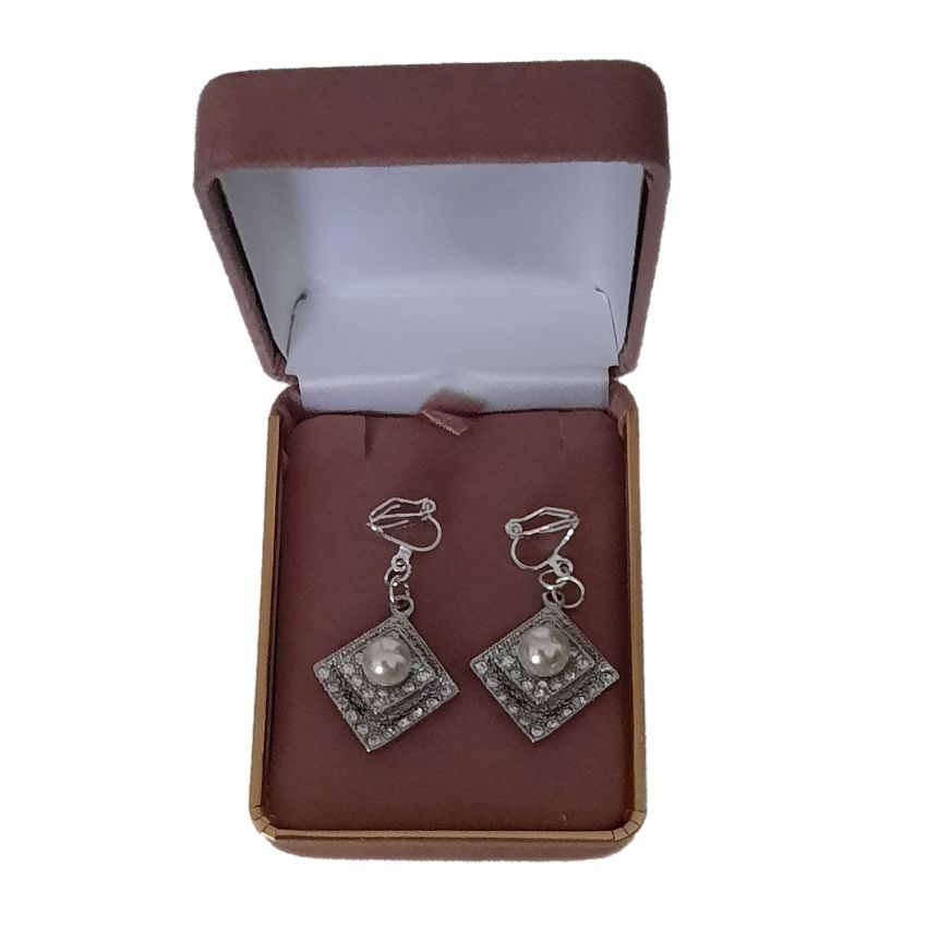 Diamond Shape Pearl Clip On Earrings(2)